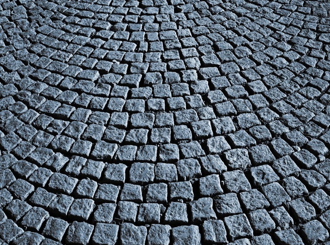 The Real-World Test: From Crowded Airports to Cobblestone Streets